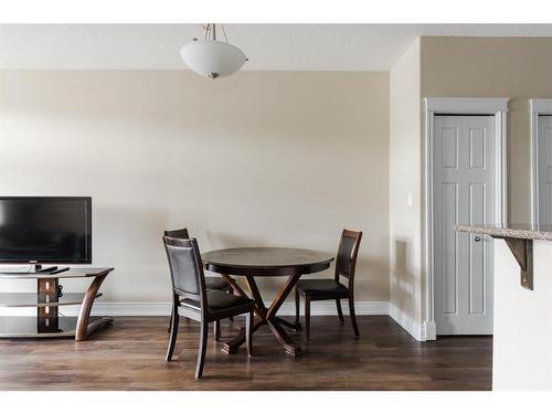 303-9919 Gordon Avenue, Fort Mcmurray, AB - Indoor Photo Showing Dining Room