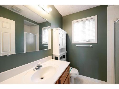 102 Silver Springs Drive, Fort Mcmurray, AB - Indoor Photo Showing Bathroom