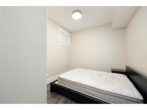 157 Ward Crescent, Fort Mcmurray, AB - Indoor Photo Showing Bedroom