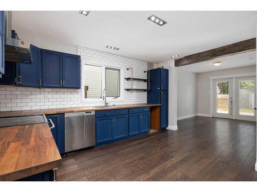 185 Berens Place, Fort Mcmurray, AB - Indoor Photo Showing Kitchen