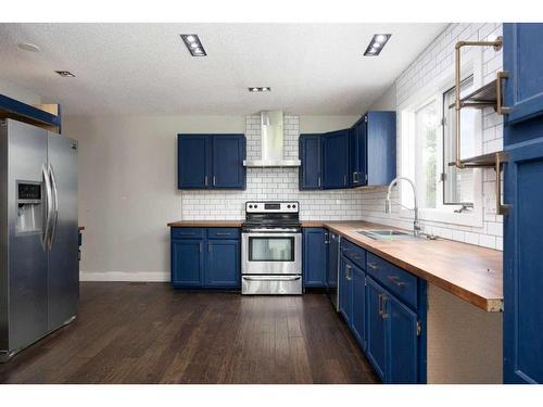 185 Berens Place, Fort Mcmurray, AB - Indoor Photo Showing Kitchen