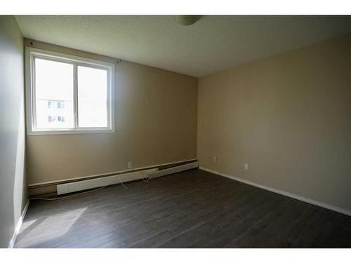 323-111 Charles Avenue, Fort Mcmurray, AB - Indoor Photo Showing Other Room