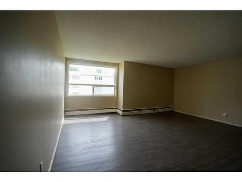 323-111 Charles Avenue, Fort Mcmurray, AB - Indoor Photo Showing Other Room