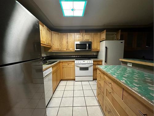 111-610 Signal Road, Fort Mcmurray, AB - Indoor Photo Showing Kitchen With Double Sink