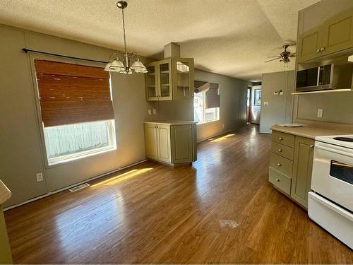 116 Mcinnes Street, Fort Mcmurray, AB - Indoor Photo Showing Kitchen