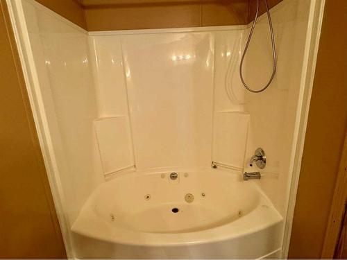 116 Mcinnes Street, Fort Mcmurray, AB - Indoor Photo Showing Bathroom