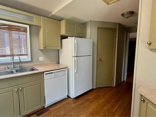 116 Mcinnes Street, Fort Mcmurray, AB - Indoor Photo Showing Kitchen With Double Sink