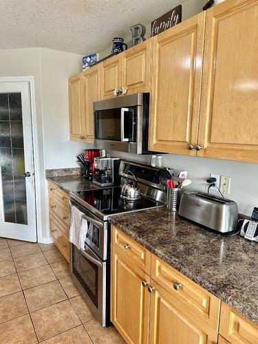 9221 91 Avenue, Lac La Biche, AB - Indoor Photo Showing Kitchen With Double Sink