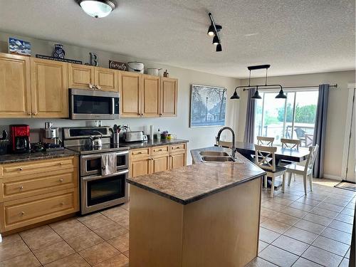 9221 91 Avenue, Lac La Biche, AB - Indoor Photo Showing Kitchen With Double Sink