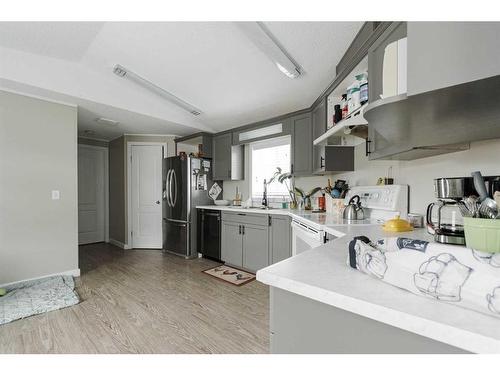 156 Palomino Close, Fort Mcmurray, AB - Indoor Photo Showing Kitchen