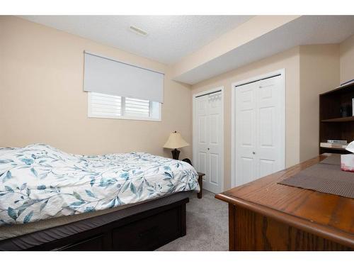 237 Kodiak Crescent, Fort Mcmurray, AB - Indoor Photo Showing Bedroom