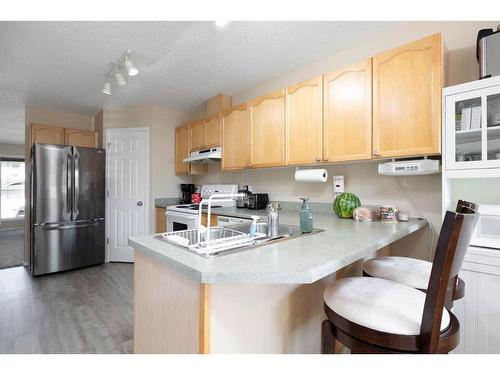 237 Kodiak Crescent, Fort Mcmurray, AB - Indoor Photo Showing Kitchen