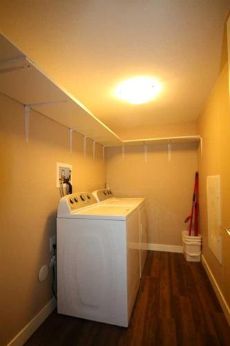 207-111 Denholm Gate, Fort Mcmurray, AB - Indoor Photo Showing Laundry Room