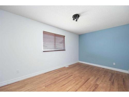 176 Archibald Close, Fort Mcmurray, AB - Indoor Photo Showing Other Room