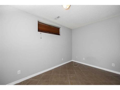 176 Archibald Close, Fort Mcmurray, AB - Indoor Photo Showing Other Room