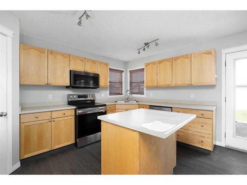 176 Archibald Close, Fort Mcmurray, AB - Indoor Photo Showing Kitchen With Double Sink