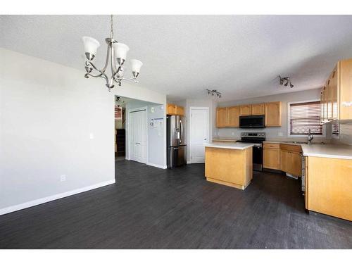 176 Archibald Close, Fort Mcmurray, AB - Indoor Photo Showing Kitchen