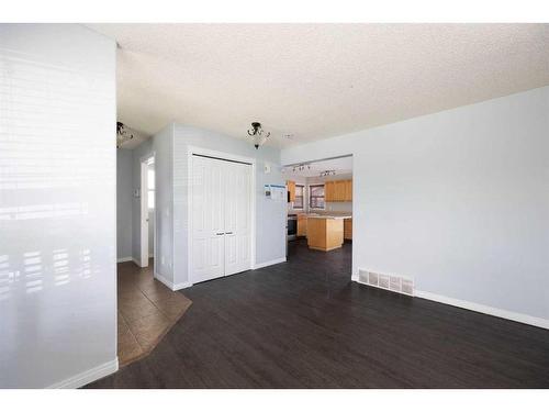 176 Archibald Close, Fort Mcmurray, AB - Indoor Photo Showing Other Room