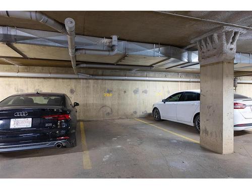 342-200 Richard Street, Fort Mcmurray, AB - Indoor Photo Showing Garage