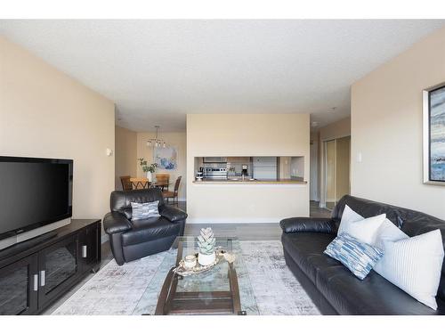 342-200 Richard Street, Fort Mcmurray, AB - Indoor Photo Showing Living Room