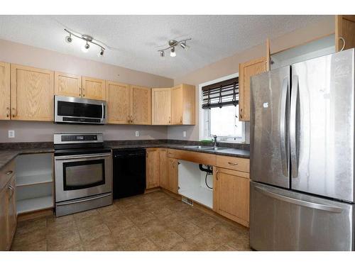 41-313 Millennium Drive, Fort Mcmurray, AB - Indoor Photo Showing Kitchen With Double Sink