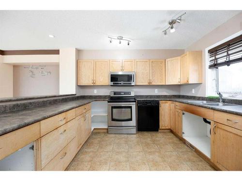 41-313 Millennium Drive, Fort Mcmurray, AB - Indoor Photo Showing Kitchen With Double Sink