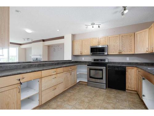 41-313 Millennium Drive, Fort Mcmurray, AB - Indoor Photo Showing Kitchen