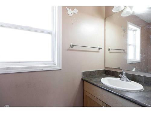41-313 Millennium Drive, Fort Mcmurray, AB - Indoor Photo Showing Bathroom