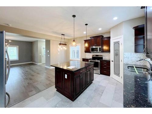 121 Huberman Way, Fort Mcmurray, AB - Indoor Photo Showing Kitchen With Upgraded Kitchen