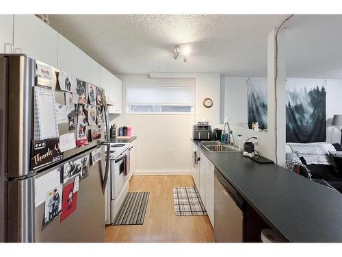 122 Erindale Road, Fort Mcmurray, AB - Indoor Photo Showing Kitchen