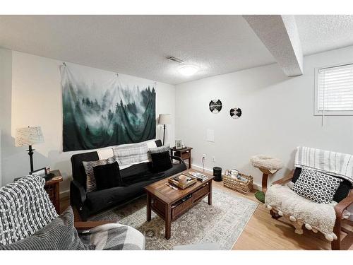 122 Erindale Road, Fort Mcmurray, AB - Indoor Photo Showing Living Room