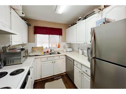 122 Erindale Road, Fort Mcmurray, AB - Indoor Photo Showing Kitchen