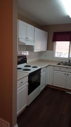 122 Erindale Road, Fort Mcmurray, AB - Indoor Photo Showing Kitchen