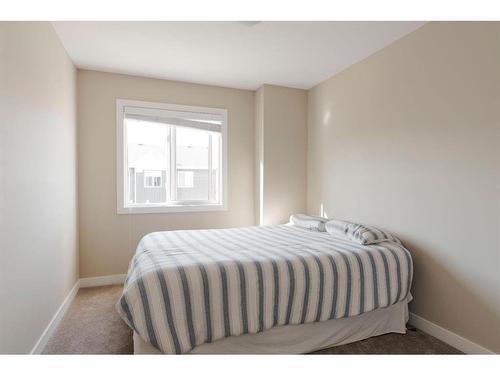 95-401 Athabasca Avenue, Fort Mcmurray, AB - Indoor Photo Showing Bedroom