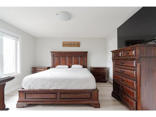 117 Crabapple Way, Fort Mcmurray, AB - Indoor Photo Showing Bedroom