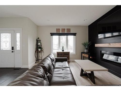 117 Crabapple Way, Fort Mcmurray, AB - Indoor Photo Showing Living Room With Fireplace