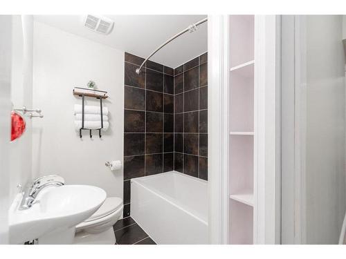 117 Crabapple Way, Fort Mcmurray, AB - Indoor Photo Showing Bathroom