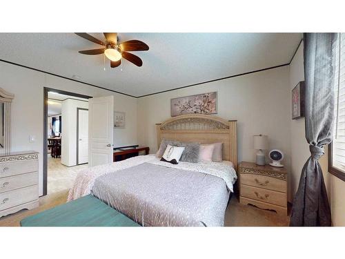 292 Clausen Crescent, Fort Mcmurray, AB - Indoor Photo Showing Bedroom