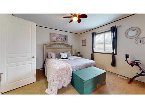 292 Clausen Crescent, Fort Mcmurray, AB - Indoor Photo Showing Bedroom