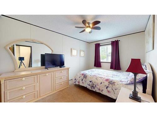 292 Clausen Crescent, Fort Mcmurray, AB - Indoor Photo Showing Bedroom