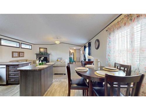 292 Clausen Crescent, Fort Mcmurray, AB - Indoor Photo Showing Dining Room