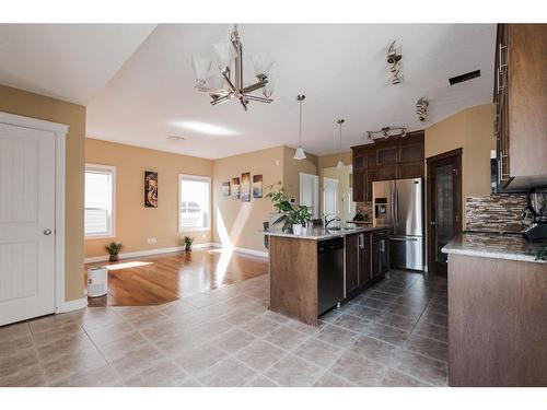 136 Ward Crescent, Fort Mcmurray, AB - Indoor Photo Showing Kitchen With Stainless Steel Kitchen With Upgraded Kitchen