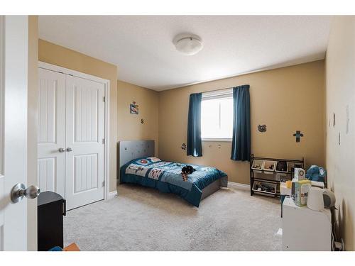 136 Ward Crescent, Fort Mcmurray, AB - Indoor Photo Showing Bedroom