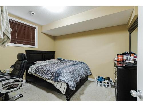 136 Ward Crescent, Fort Mcmurray, AB - Indoor Photo Showing Bedroom