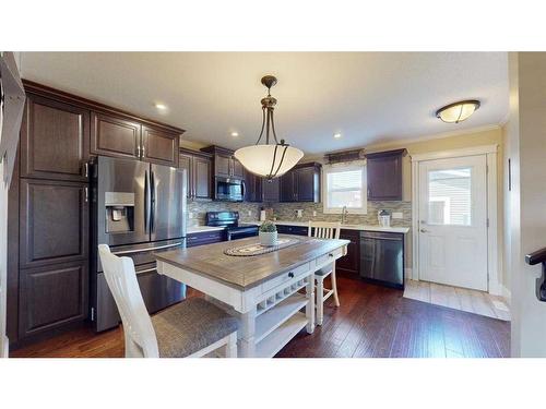 149 Richardson Lane, Fort Mcmurray, AB - Indoor Photo Showing Kitchen With Stainless Steel Kitchen With Upgraded Kitchen