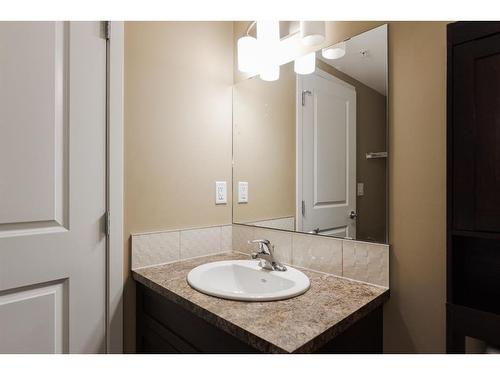 724-201 Abasand, Fort Mcmurray, AB - Indoor Photo Showing Bathroom