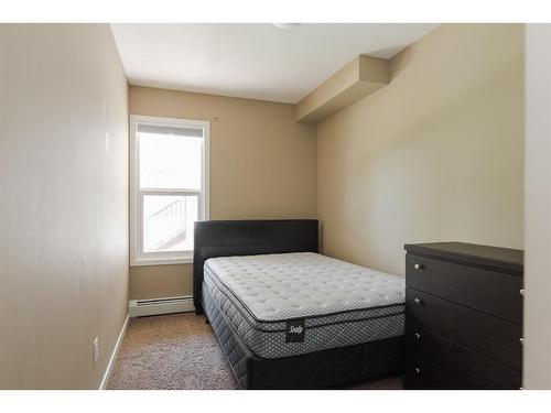 724-201 Abasand Drive, Fort Mcmurray, AB - Indoor Photo Showing Bedroom