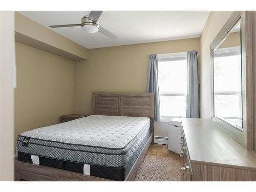 724-201 Abasand, Fort Mcmurray, AB - Indoor Photo Showing Bedroom