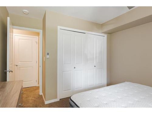 724-201 Abasand Drive, Fort Mcmurray, AB - Indoor Photo Showing Bedroom