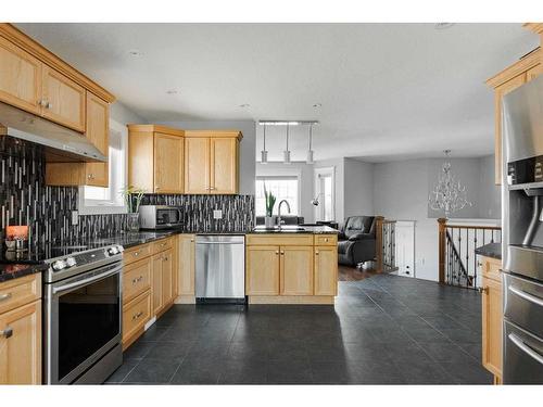 299 Warren Road, Fort Mcmurray, AB - Indoor Photo Showing Kitchen